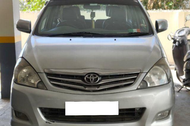 Toyota Innova 2.5 E Second-hand 2011 Toyota Innova 2.5 E for sale in Bangalore