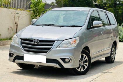 2015 टोयोटा इनोवा 2.5 VX (Diesel) 8 Seater BS IV