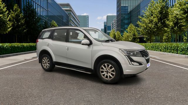 Second-hand 2018 Mahindra XUV500 W9 AT for sale in Pune