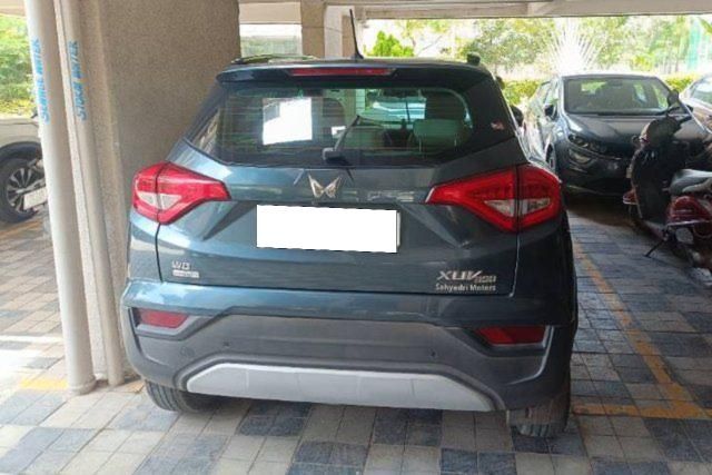 Mahindra XUV300 W8 Opt Second-hand 2023 Mahindra XUV300 W8 Opt for sale in Pune