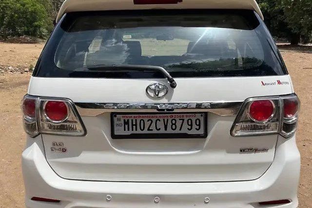 Toyota Fortuner 4x2 AT Second-hand 2013 Toyota Fortuner 4x2 AT for sale in Mumbai