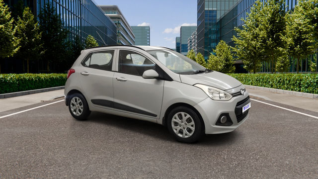 Second-hand 2015 Hyundai Grand i10 Sportz for sale in Pune