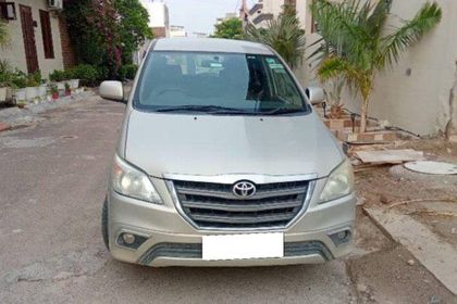 Used 2.5 G (Diesel) 8 Seater BS IV