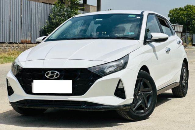 Hyundai i20 Sportz Second-hand 2023 Hyundai i20 Sportz for sale in Ahmedabad