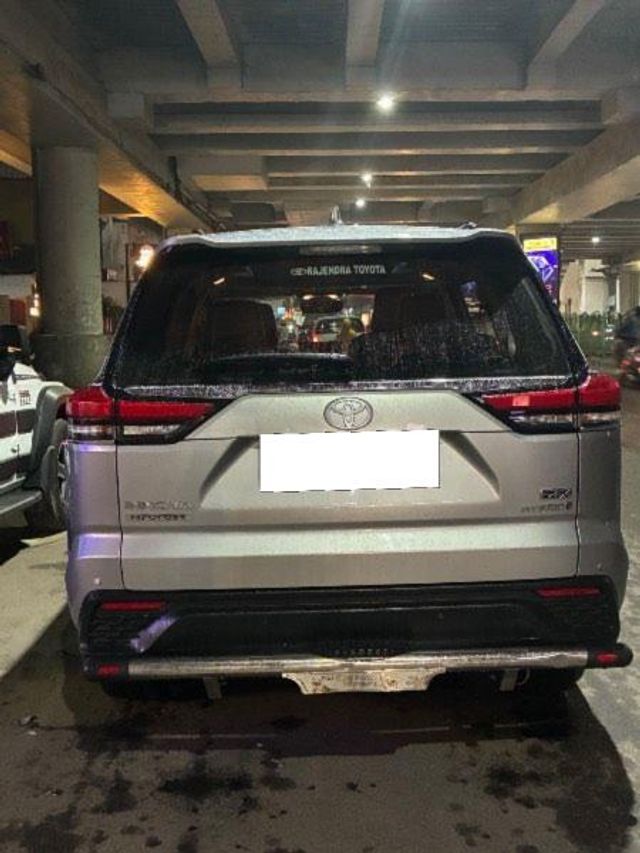 Second-hand 2024 Toyota Innova Hycross ZX Hybrid for sale in Lucknow