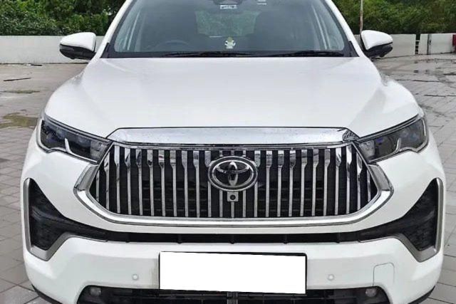 Second-hand 2026 Toyota Innova Hycross ZX Hybrid for sale in Mumbai