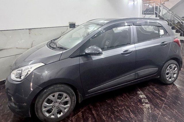 Second-hand 2015 Hyundai Grand i10 Sportz for sale in New Delhi