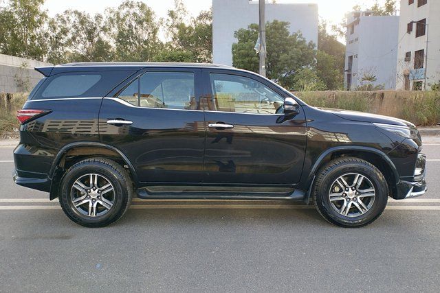 Second-hand 2025 Toyota Fortuner 4X2 AT for sale in New Delhi