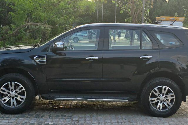 Second-hand 2016 Ford Endeavour 3.2 Titanium AT 4X4 for sale in New Delhi