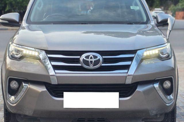 Second-hand 2017 Toyota Fortuner 2.7 2WD MT BSIV for sale in New Delhi