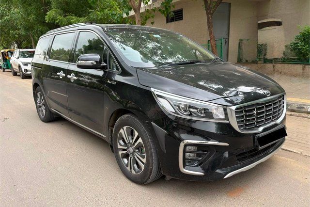 Kia Carnival Prestige Second-hand 2021 Kia Carnival Prestige for sale in Ahmedabad
