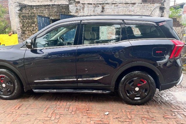 Mahindra XUV700 MX 5Str Diesel Second-hand 2025 Mahindra XUV700 MX 5Str Diesel for sale in Ludhiana