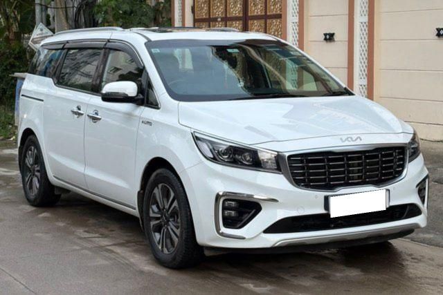 Second-hand 2022 Kia Carnival Limousine Plus for sale in Hyderabad