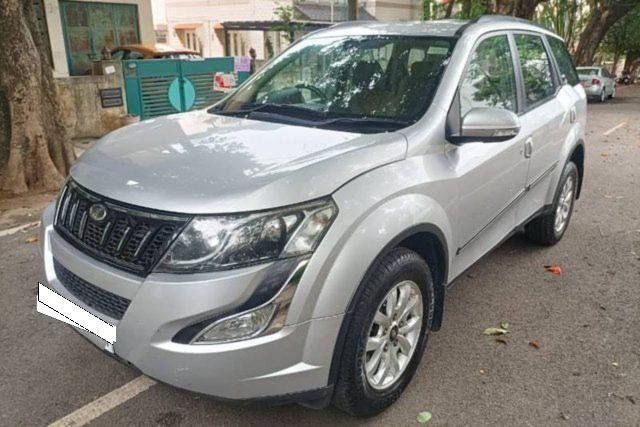 Second-hand 2017 Mahindra XUV500 AT W8 FWD for sale in Bangalore