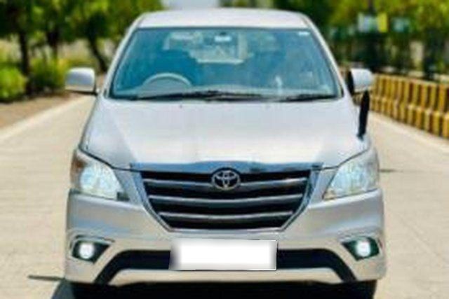 Second-hand 2014 Toyota Innova 2.5 G (Diesel) 8 Seater for sale in Visnagar