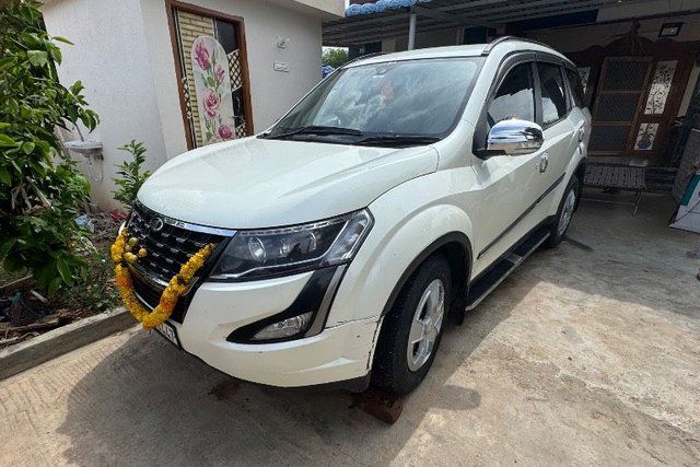 Second-hand 2021 Mahindra XUV500 W7 for sale in Guntur