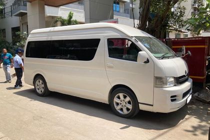 2008 Toyota HiAce Commuter Van