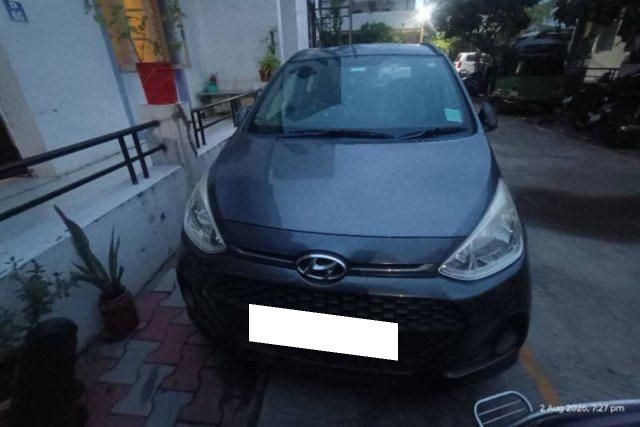 Hyundai Grand i10 1.2 Kappa Asta Second-hand 2017 Hyundai Grand i10 1.2 Kappa Asta for sale in Vadodara