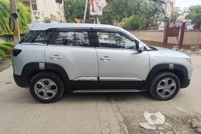 Second-hand 2024 Maruti Suzuki Brezza Lxi for sale in New Delhi