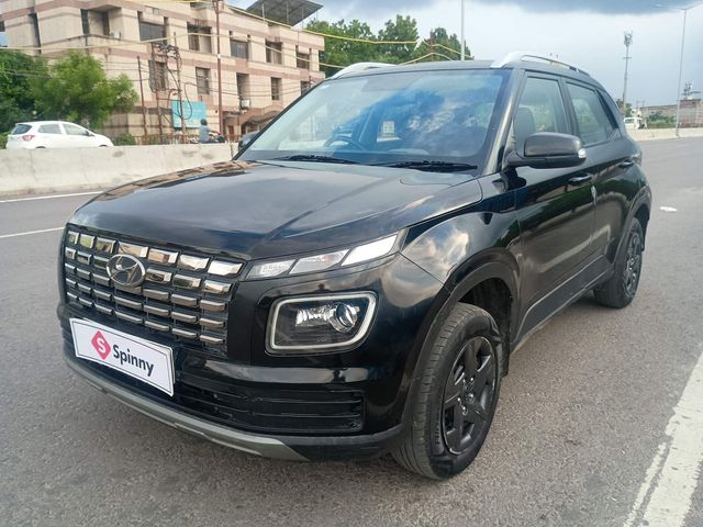 Second-hand 2023 Hyundai Venue SX for sale in Allahabad