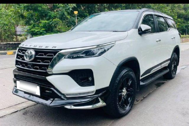 Second-hand 2025 Toyota Fortuner Leader Edition 4x2 Diesel AT for sale in Mumbai