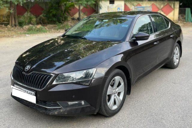Second-hand 2018 Skoda Superb स्टाइल 1.8 TSI MT for sale in New Delhi