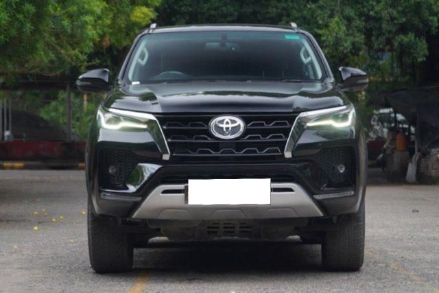 Second-hand 2025 Toyota Fortuner 4X2 Diesel AT for sale in New Delhi