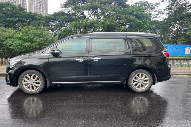 Second-hand 2020 Kia Carnival Limousine for sale in Thane