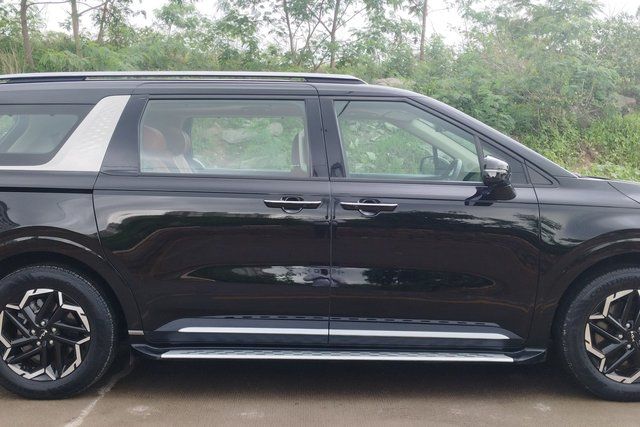 Kia Carnival Limousine Plus Second-hand 2025 Kia Carnival Limousine Plus for sale in Hyderabad