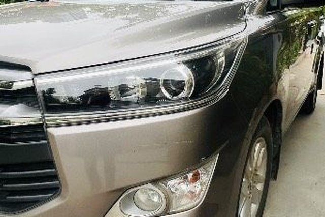 Toyota Innova Crysta 2.4 VX MT BSIV Second-hand 2017 Toyota Innova Crysta 2.4 VX MT BSIV for sale in Ahmedabad