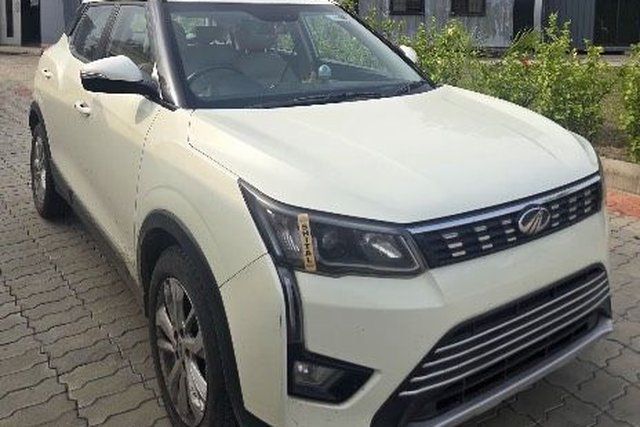 Mahindra XUV300 W8 Diesel BSIV Second-hand 2020 Mahindra XUV300 W8 Diesel BSIV for sale in Ahmedabad