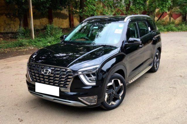 Second-hand 2023 Hyundai Alcazar Signature (O) 7-Seater AT for sale in New Delhi