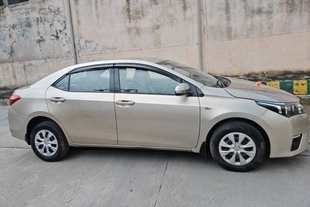 Toyota Corolla Altis 1.8 J Second-hand 2016 Toyota Corolla Altis 1.8 J for sale in Noida