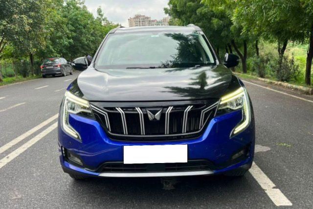 Second-hand 2023 Mahindra XUV700 AX5 5Str AT for sale in Noida