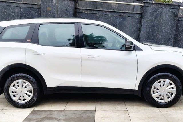Mahindra XUV700 MX BSVI Second-hand 2022 Mahindra XUV700 MX BSVI for sale in New Delhi