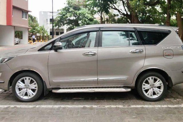 Toyota Innova Crysta 2.8 ZX AT BSIV Second-hand 2017 Toyota Innova Crysta 2.8 ZX AT BSIV for sale in Coimbatore