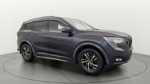 Second-hand 2022 Mahindra XUV700 AX5 7 Str Diesel AT BSVI for sale in Noida
