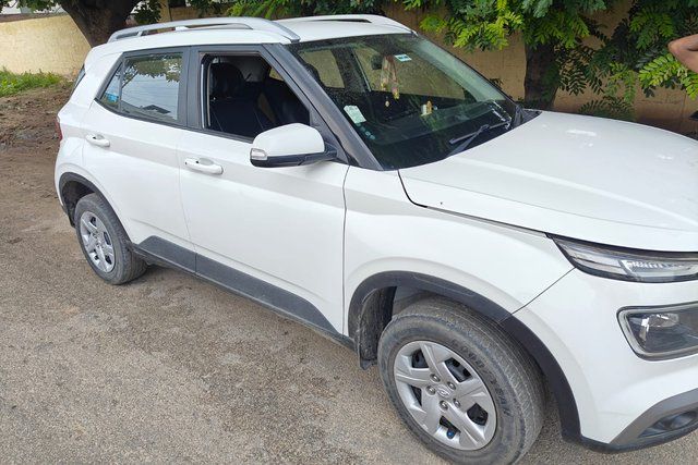 Hyundai Venue S Plus Second-hand 2020 Hyundai Venue S Plus for sale in Jaipur