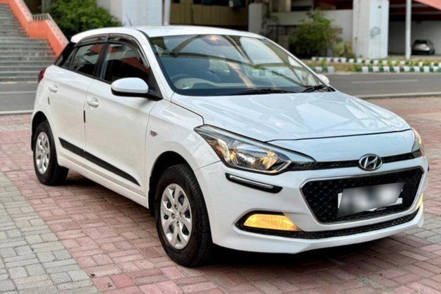 Second-hand 2018 Hyundai i20 Petrol Magna for sale in New Delhi