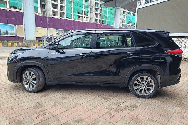 Second-hand 2023 Toyota Innova Hycross ZX Hybrid for sale in Mumbai