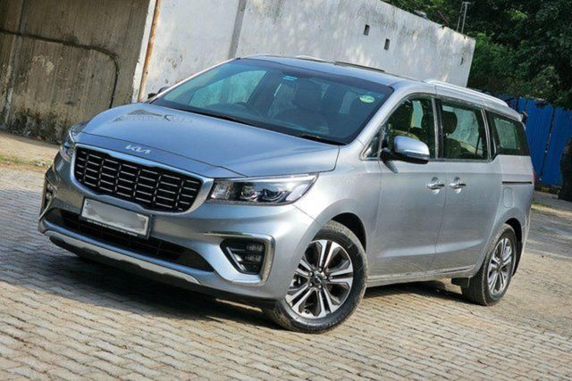 Second-hand 2022 Kia Carnival Limousine for sale in New Delhi
