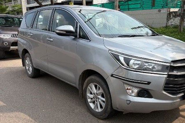 Toyota Innova Crysta 2.8 GX AT BSIV Second-hand 2017 Toyota Innova Crysta 2.8 GX AT BSIV for sale in Chandigarh