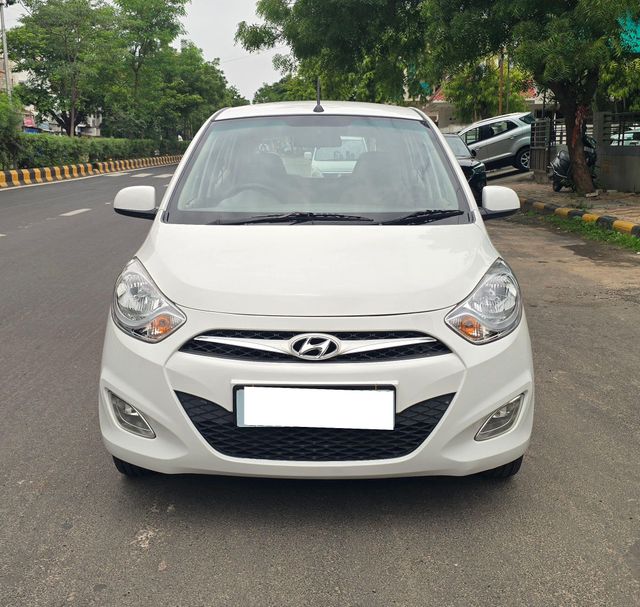 Hyundai i10 Sportz 1.1L Second-hand 2015 Hyundai i10 Sportz 1.1L for sale in Ahmedabad