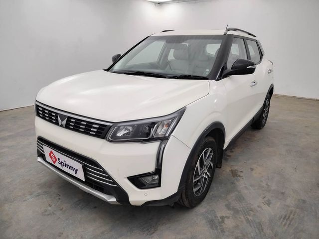 Second-hand 2023 Mahindra XUV300 W8 Opt AMT for sale in Kochi