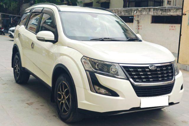 Mahindra XUV500 W11 FWD Diesel Second-hand 2020 Mahindra XUV500 W11 FWD Diesel for sale in Ahmedabad
