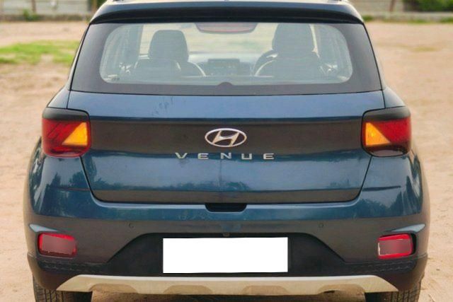 Hyundai Venue S Plus Second-hand 2021 Hyundai Venue S Plus for sale in Ahmedabad