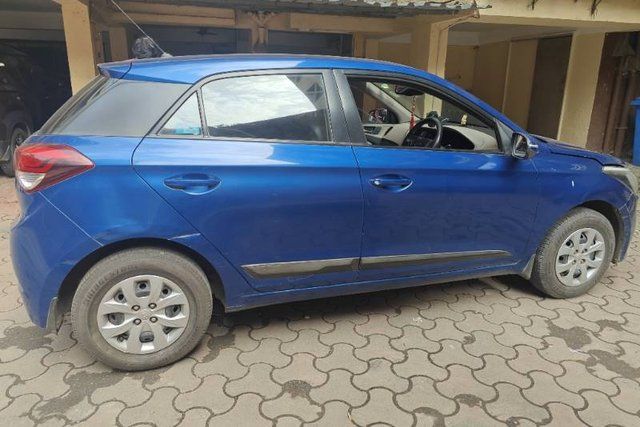 Hyundai i10 Sportz Second-hand 2014 Hyundai i10 Sportz for sale in Mumbai