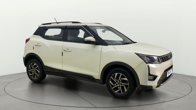 Mahindra XUV300 W8 Opt AMT Second-hand 2022 Mahindra XUV300 W8 Opt AMT for sale in Thane