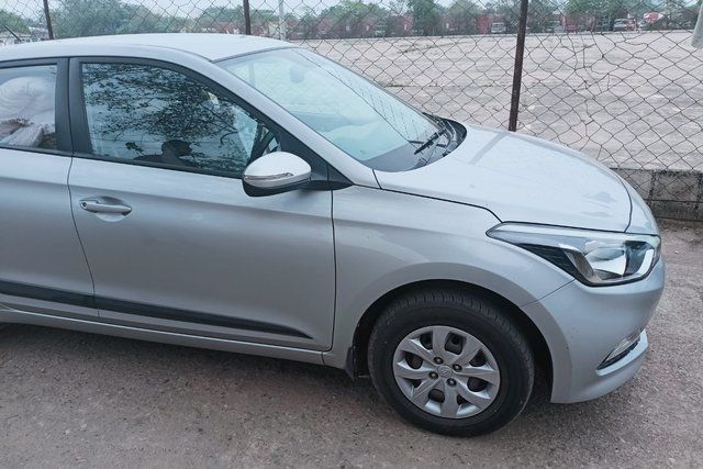 Hyundai i20 Sportz 1.2 Second-hand 2017 Hyundai i20 Sportz 1.2 for sale in New Delhi