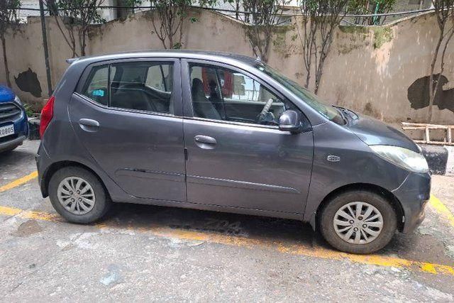 Hyundai i10 Sportz Second-hand 2013 Hyundai i10 Sportz for sale in New Delhi